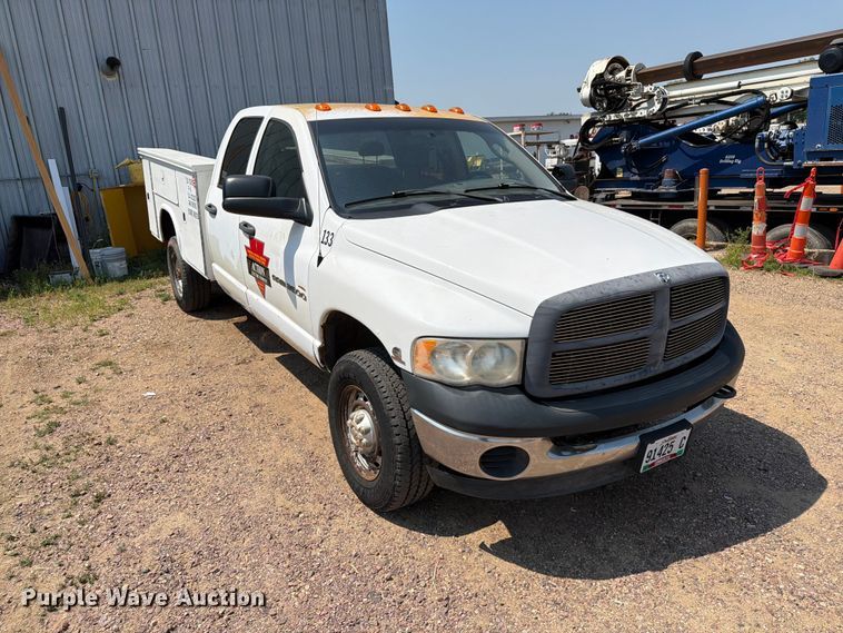 image for item ER1937 2005 Dodge Ram 3500 Ext. Cab utility bed pickup truck