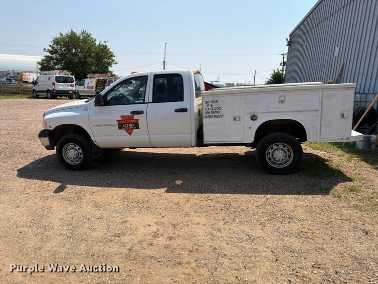 image for item ER1937 2005 Dodge Ram 3500 Ext. Cab utility bed pickup truck