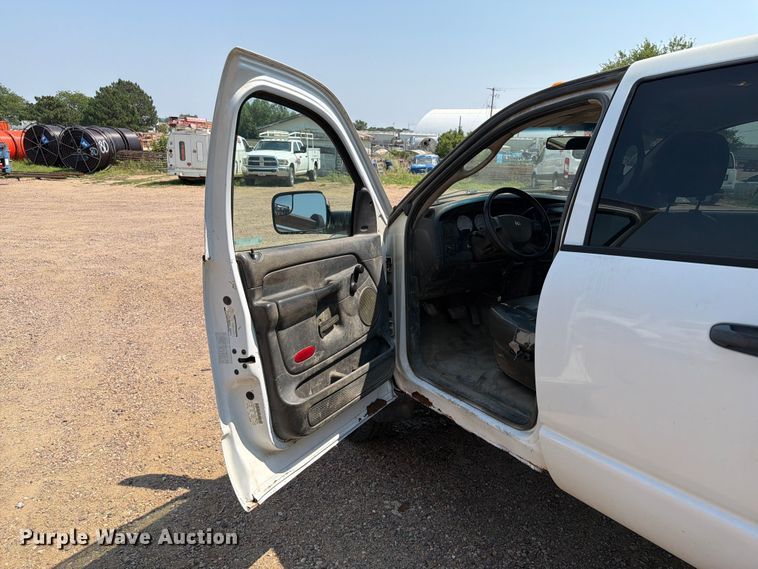 image for item ER1937 2005 Dodge Ram 3500 Ext. Cab utility bed pickup truck