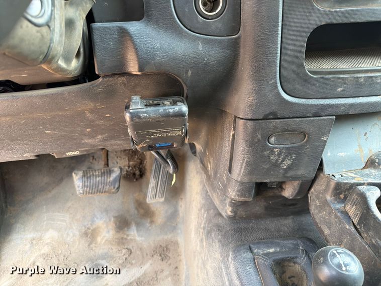 image for item ER1937 2005 Dodge Ram 3500 Ext. Cab utility bed pickup truck