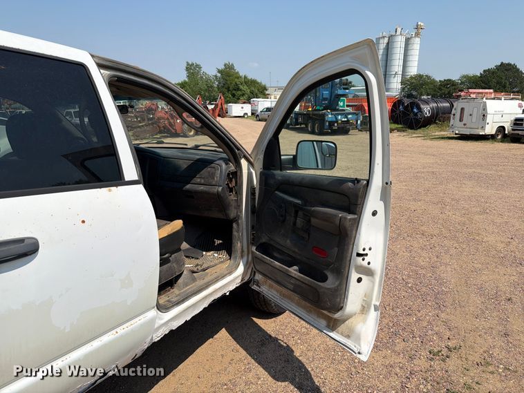 image for item ER1937 2005 Dodge Ram 3500 Ext. Cab utility bed pickup truck