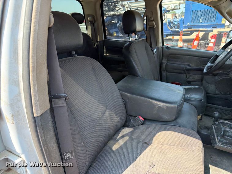 image for item ER1937 2005 Dodge Ram 3500 Ext. Cab utility bed pickup truck