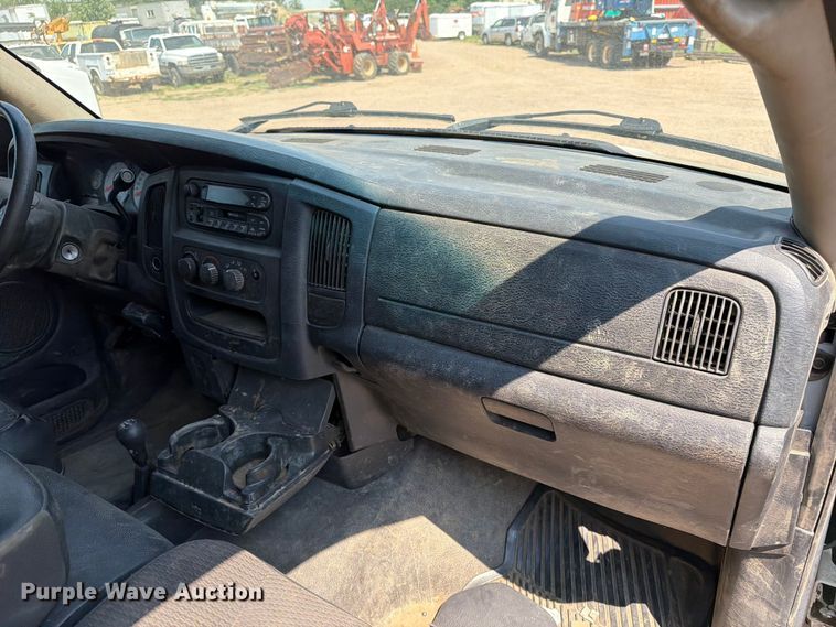 image for item ER1937 2005 Dodge Ram 3500 Ext. Cab utility bed pickup truck
