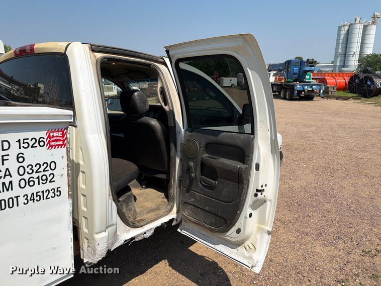 image for item ER1937 2005 Dodge Ram 3500 Ext. Cab utility bed pickup truck