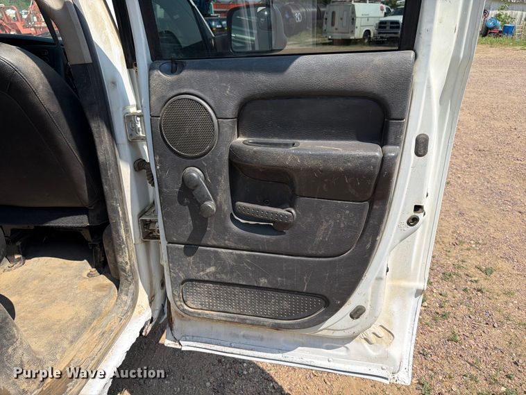 image for item ER1937 2005 Dodge Ram 3500 Ext. Cab utility bed pickup truck