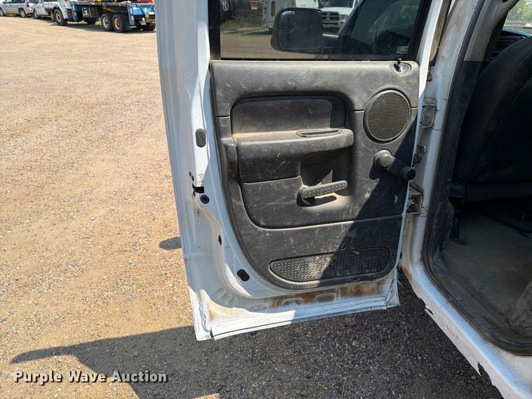 image for item ER1937 2005 Dodge Ram 3500 Ext. Cab utility bed pickup truck
