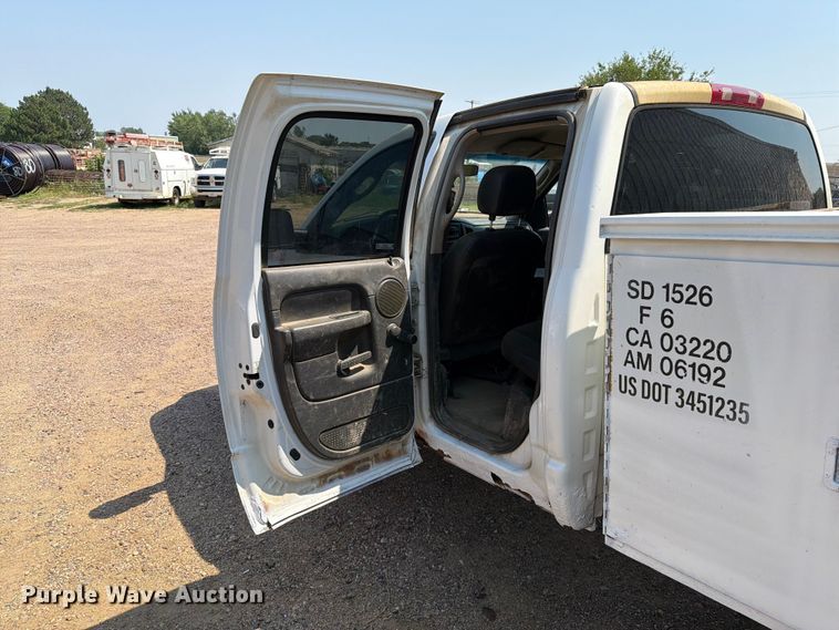 image for item ER1937 2005 Dodge Ram 3500 Ext. Cab utility bed pickup truck