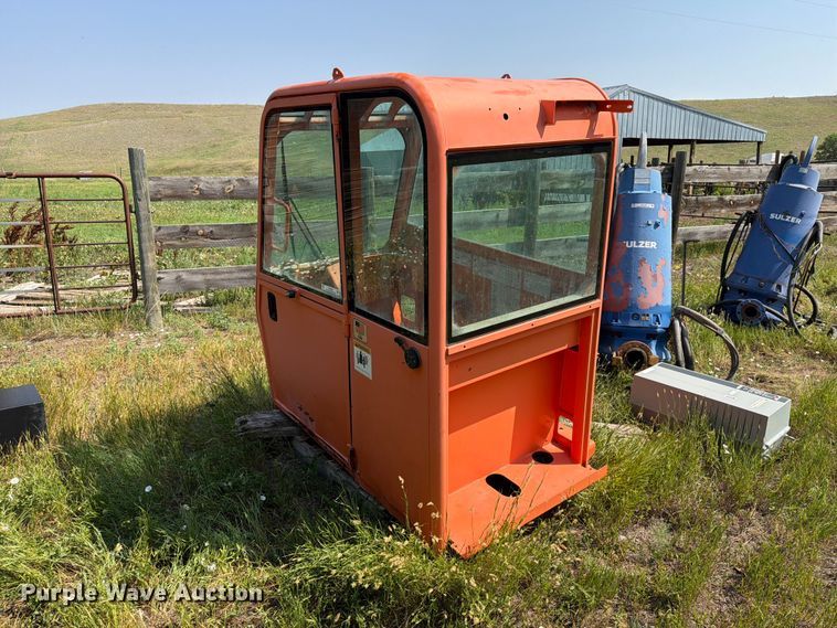 image for item ER1958 JLG G10-43A telehandler cab