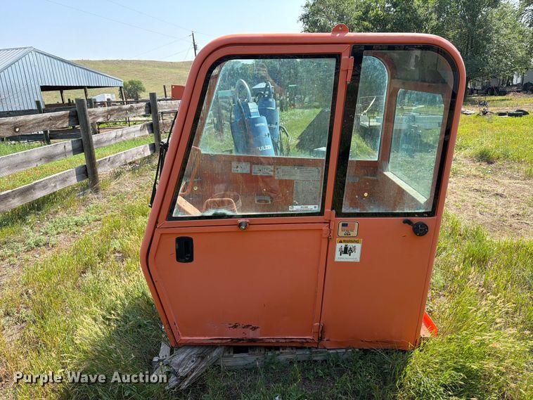 image for item ER1958 JLG G10-43A telehandler cab