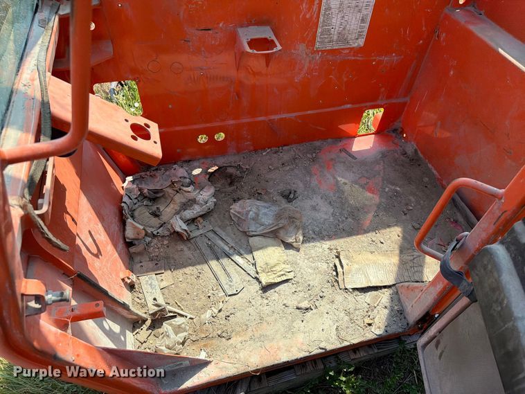 image for item ER1958 JLG G10-43A telehandler cab