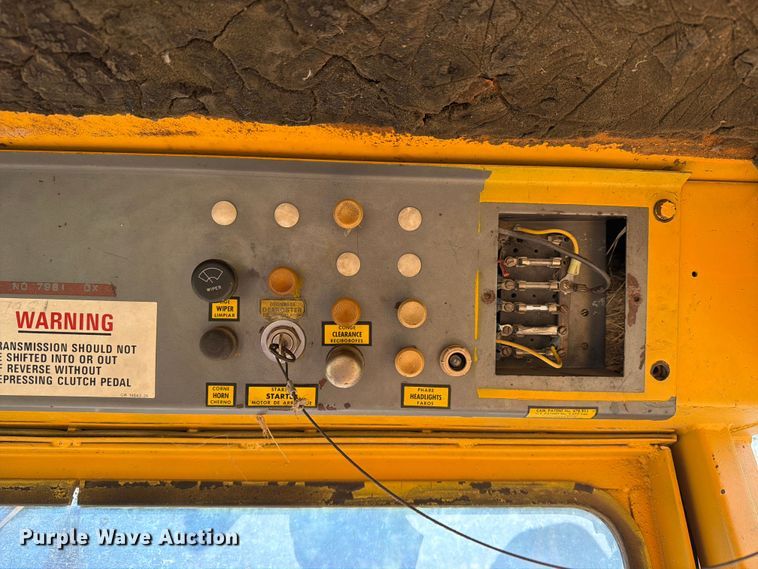 image for item ER1962 1975 Champion 560S motor grader
