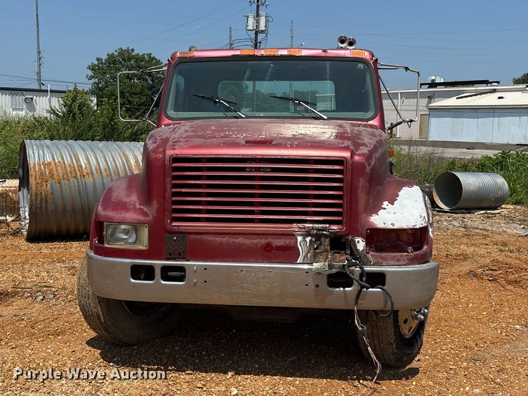 image for item ER3188 1995 International 4700 truck cab and chassis