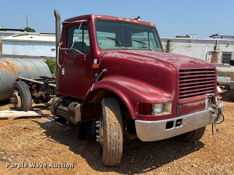 image for item ER3188 1995 International 4700 truck cab and chassis