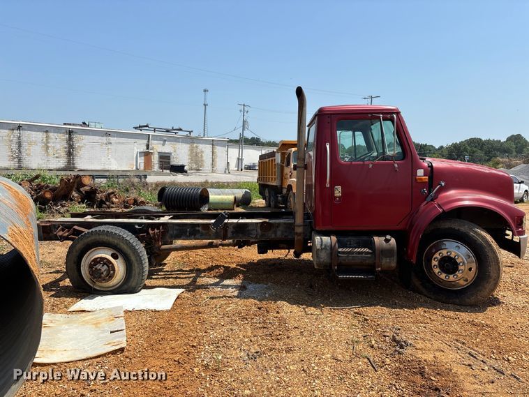 image for item ER3188 1995 International 4700 truck cab and chassis