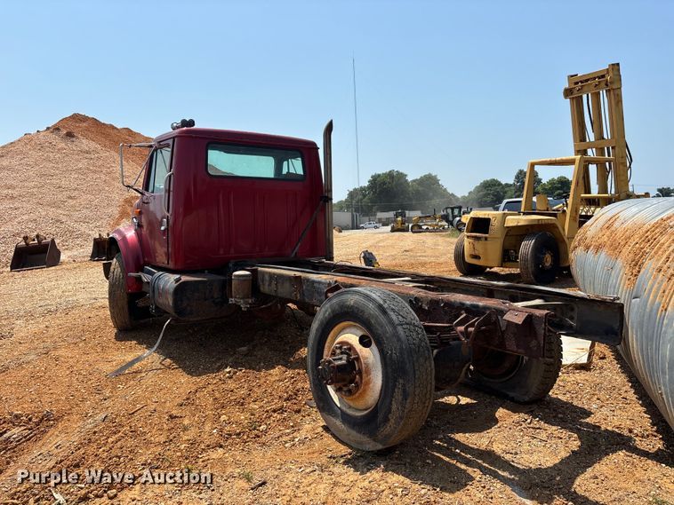 image for item ER3188 1995 International 4700 truck cab and chassis