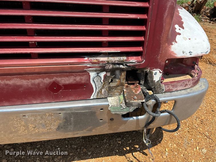 image for item ER3188 1995 International 4700 truck cab and chassis