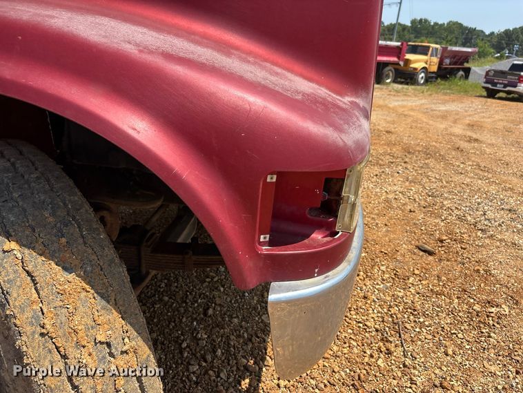 image for item ER3188 1995 International 4700 truck cab and chassis