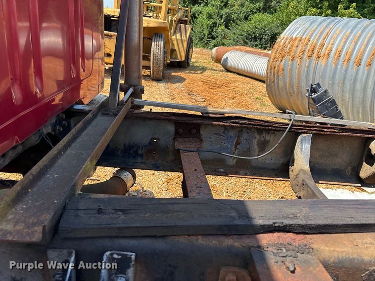 image for item ER3188 1995 International 4700 truck cab and chassis
