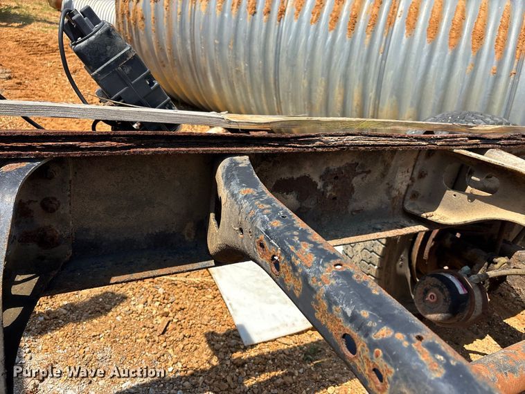 image for item ER3188 1995 International 4700 truck cab and chassis