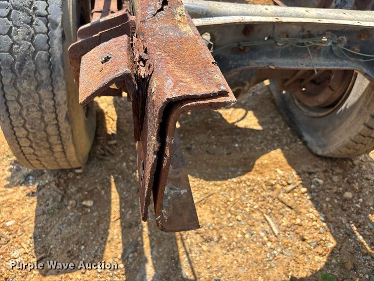 image for item ER3188 1995 International 4700 truck cab and chassis