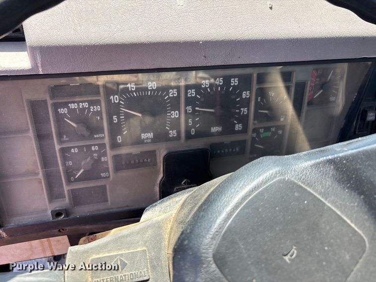 image for item ER3188 1995 International 4700 truck cab and chassis