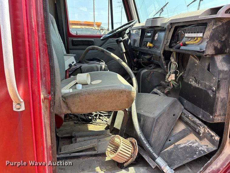 image for item ER3188 1995 International 4700 truck cab and chassis