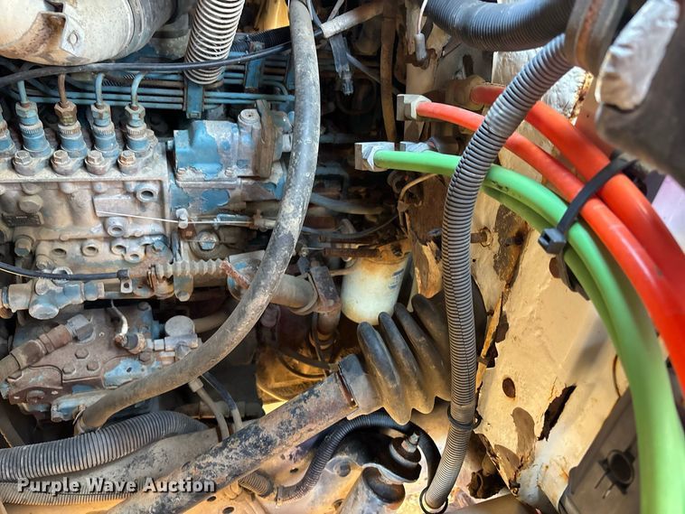 image for item ER3188 1995 International 4700 truck cab and chassis