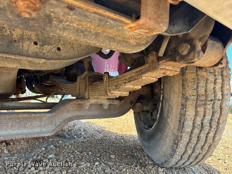 image for item ER3188 1995 International 4700 truck cab and chassis