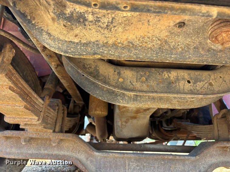 image for item ER3188 1995 International 4700 truck cab and chassis