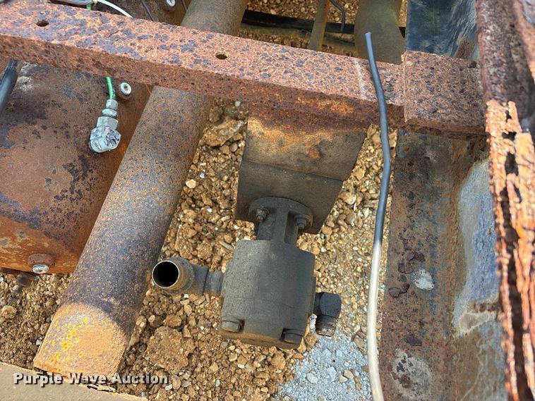 image for item ER3188 1995 International 4700 truck cab and chassis