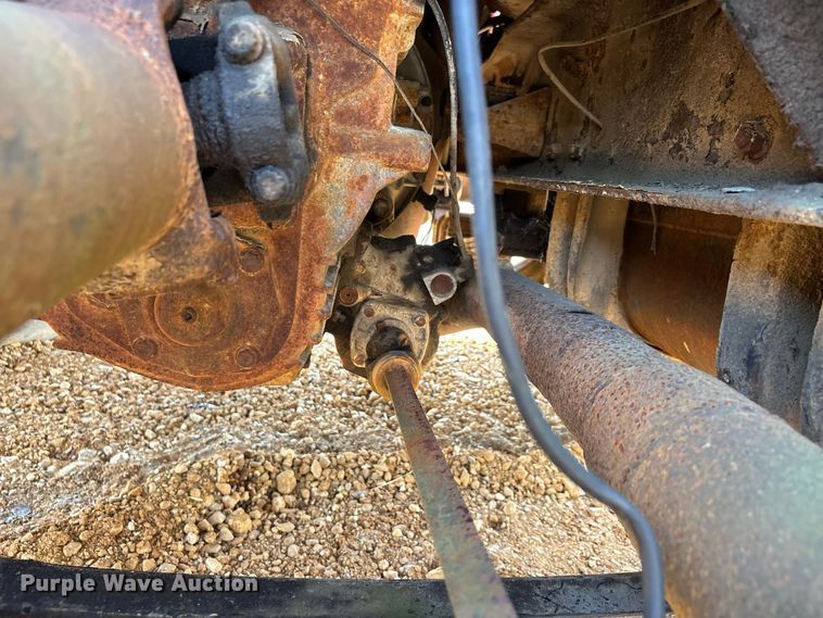 image for item ER3188 1995 International 4700 truck cab and chassis