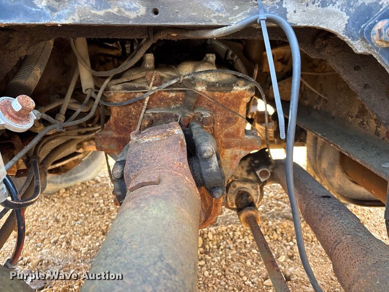 image for item ER3188 1995 International 4700 truck cab and chassis
