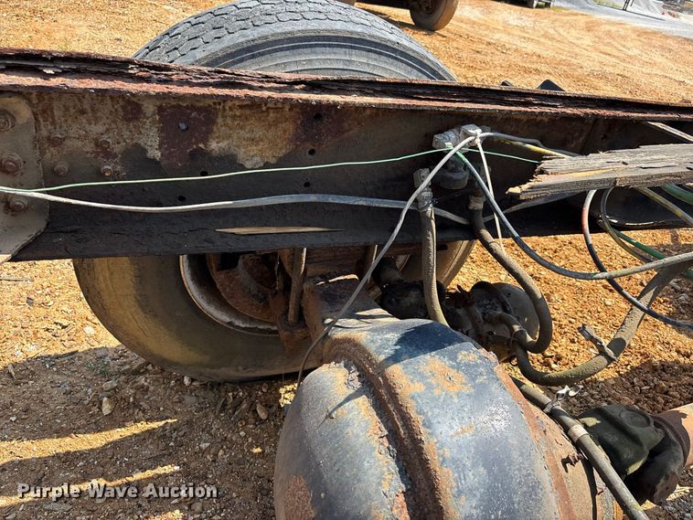 image for item ER3188 1995 International 4700 truck cab and chassis