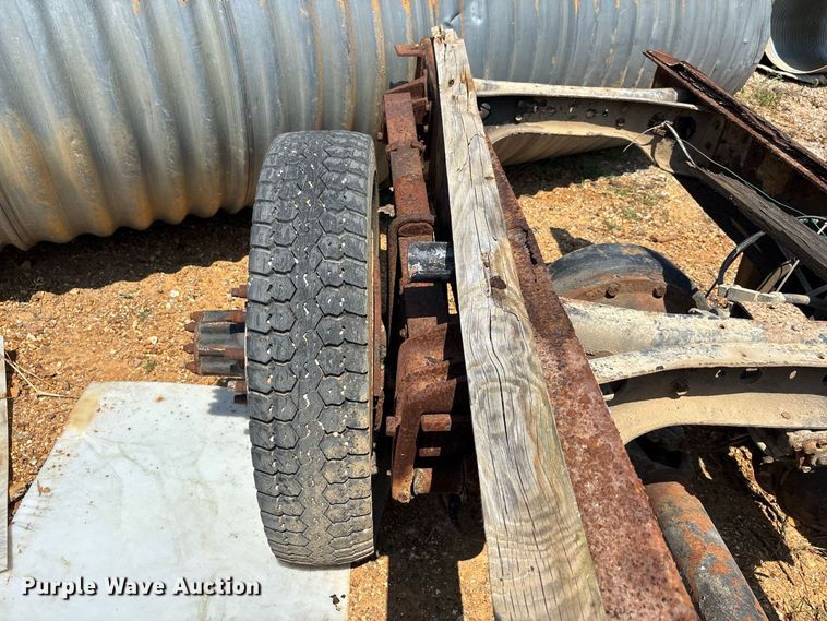 image for item ER3188 1995 International 4700 truck cab and chassis