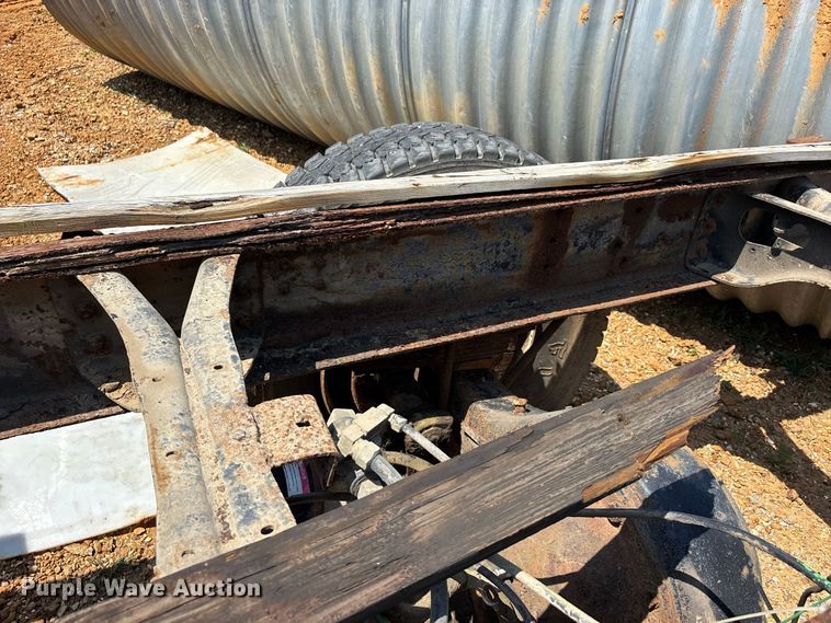 image for item ER3188 1995 International 4700 truck cab and chassis