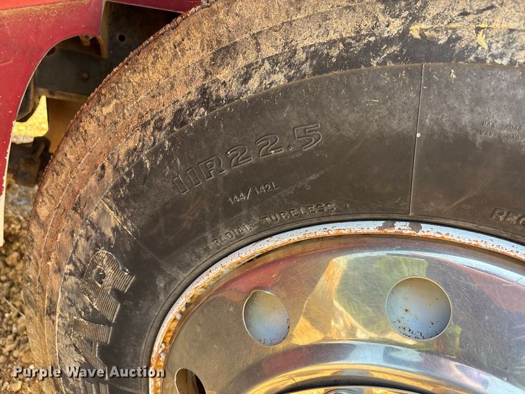 image for item ER3188 1995 International 4700 truck cab and chassis
