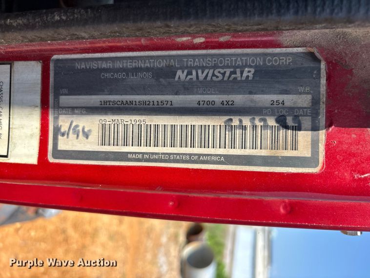 image for item ER3188 1995 International 4700 truck cab and chassis