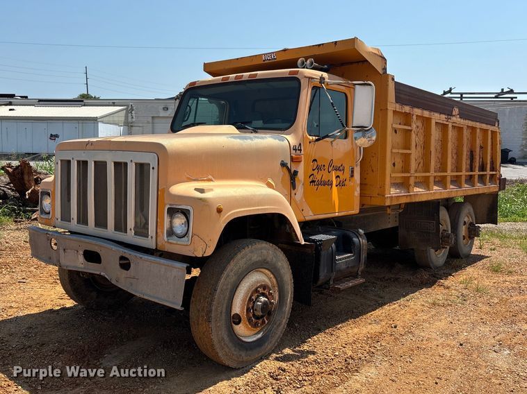 1996 International F-2574 dump truck