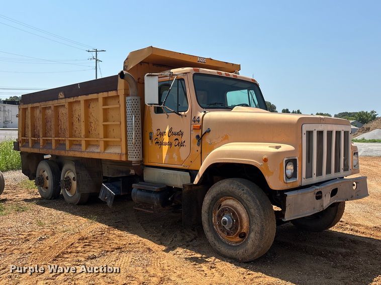 image for item ER3189 1996 International F-2574 dump truck