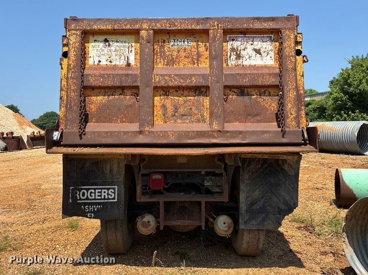 image for item ER3189 1996 International F-2574 dump truck