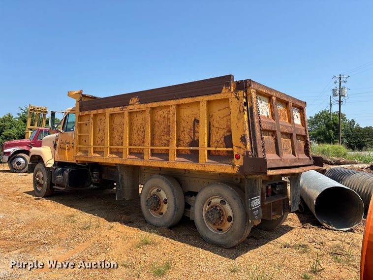 image for item ER3189 1996 International F-2574 dump truck