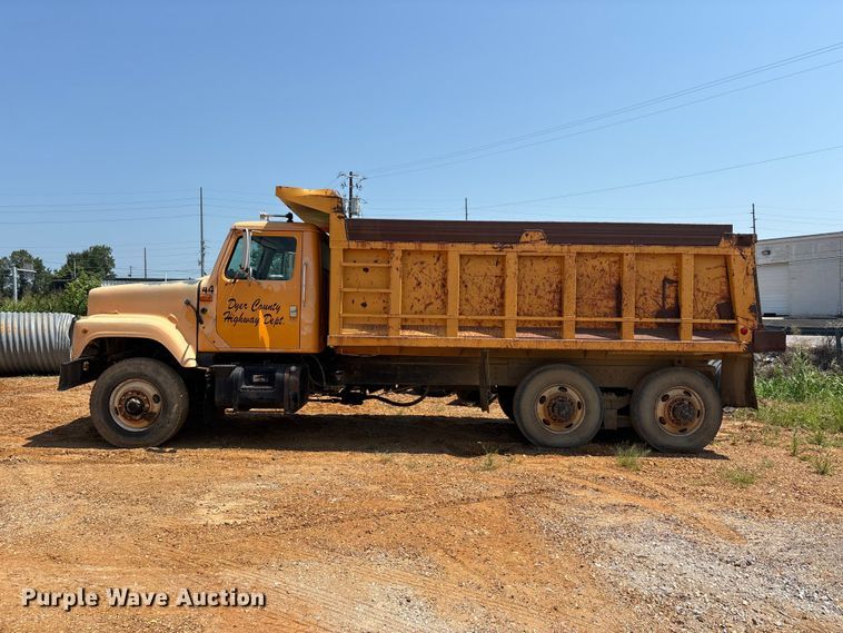 image for item ER3189 1996 International F-2574 dump truck