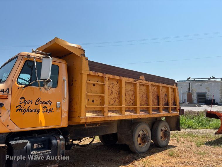 image for item ER3189 1996 International F-2574 dump truck