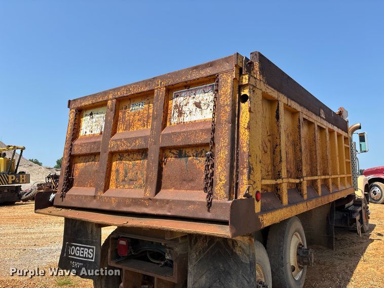 image for item ER3189 1996 International F-2574 dump truck