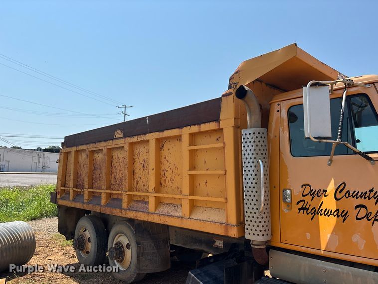 image for item ER3189 1996 International F-2574 dump truck
