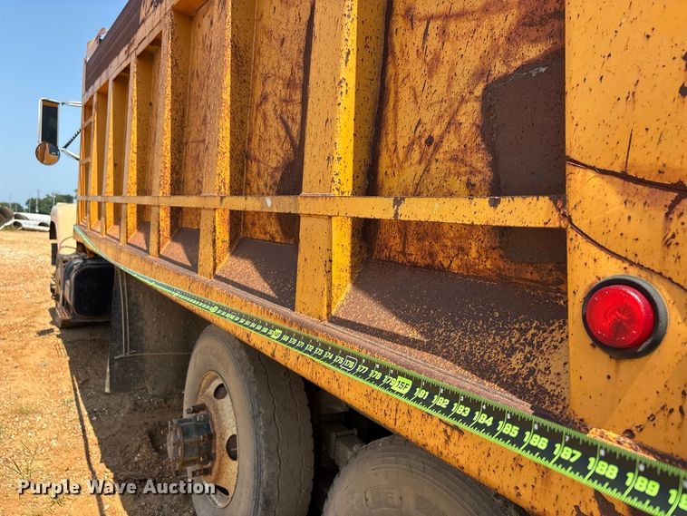 image for item ER3189 1996 International F-2574 dump truck