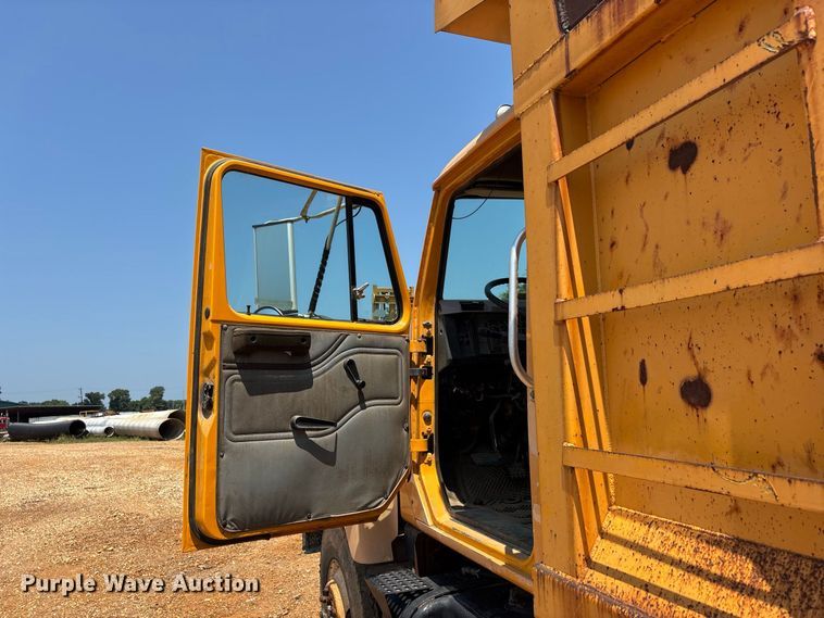 image for item ER3189 1996 International F-2574 dump truck