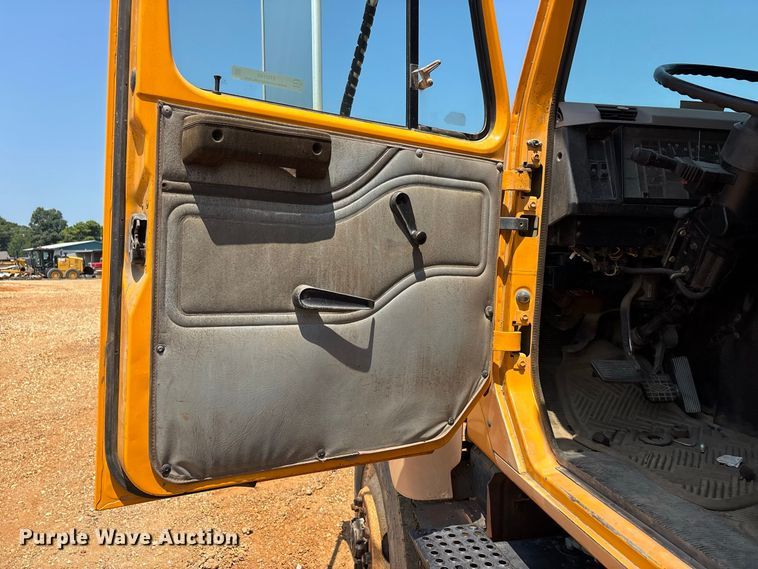 image for item ER3189 1996 International F-2574 dump truck