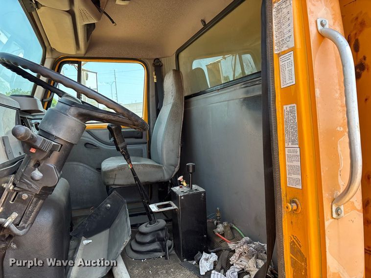image for item ER3189 1996 International F-2574 dump truck