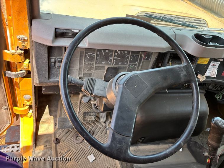 image for item ER3189 1996 International F-2574 dump truck